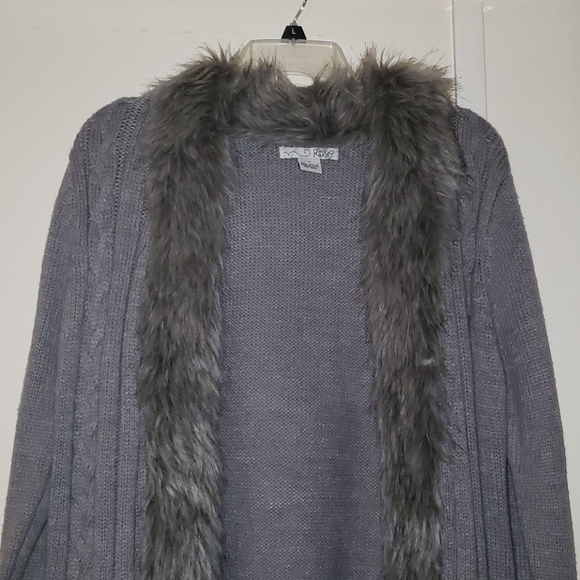 Gray sweater with faux fur collar/lapel 💥 - Picture 3 of 3